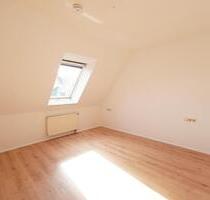 Charmante 2 Zimmer Dachgeschoss Wohnung im Herzen von Crailsheim