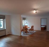 sanierte 2-Zimmer Wohnung in einem sehr gepflegten Mehrfamilienhaus in zentraler Lage, ab sofort!! - Crimmitschau