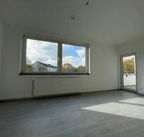 Willkommen in Ihrem neuen Zuhause! Renovierte 2 Zimmer Wohnung mit Balkon! - Castrop-Rauxel