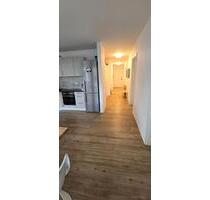 Freundliche helle Frauen WG Zimmer mit Balkon und Fahrstuhl, Neub - Hannover Südstadt