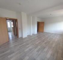 großzügige 4-Zimmer Wohnung mit 2 Bädern in der Altenburger Str., 2. OG, ab sofort verfügbar! - Gößnitz