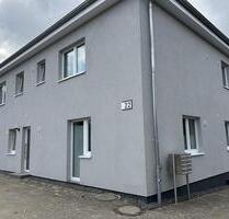 Sanierte 1 Zimmer Dachterrassen Wohnung im KFW Niedrigenergiehaus zentral in Schacht-Audorf - Schülldorf