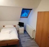 1 Zimmer mit Dusche WCTVWifi - 580,00 EUR Kaltmiete, ca.  15,00 m² in Dettingen unter Teck (PLZ: 73265)