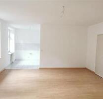 Großzügige 3-Zimmer mit Einbauküche, Laminat, Wanne und Balkon!! - Chemnitz Hilbersdorf