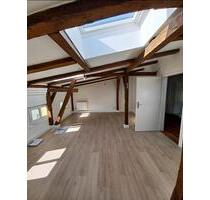 Alles inklusive 4 Zimmer Dachgeschosswohnung mit 2 Bädern und Balkon zentral - Hamburg Alsterdorf
