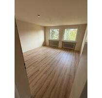 LAATZEN: 2- Zimmer Wohnung mit EBK und Balkon