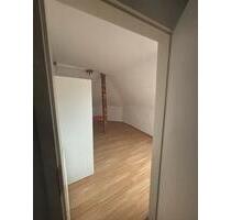 Wg-Zimmer in Köln Kalk - 500,00 EUR Kaltmiete, ca.  90,00 m² in Köln (PLZ: 51105) Kalk