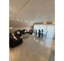 Helle 5-Zimmer Maisonette Wohnung mit Balkon in Köln Weiler