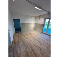 3 Zimmer, 2 Bäder, Küche, Wohnzimmer und Balkon mit Ausblick - Homburg