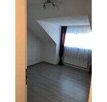 2 Zimmer DG-Wohnung im Rehnenhof zu vermieten - Täferrot