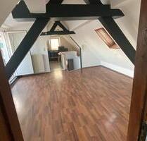 2 Zimmer Dachwohnung, Küche, Bad, Balkon in Damm Glattbacherstr. - Aschaffenburg