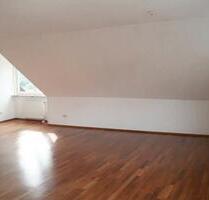 Top gepflegte 3-Zimmer DG-Wohnung mit EBK und Balkon - Würzburg Frauenland