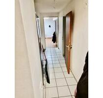 Vermiete 3-Zimmer DG - 980,00 EUR Kaltmiete, ca.  65,00 m² in Ainring (PLZ: 83404)