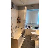 2 Zimmer Whg 66 qm ,Küche, Diele,W- Bad weiß mit Fenster - Grevenbroich Hemmerden