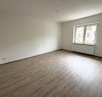Erstbezug nach Sanierung, moderne 3 Zimmer Wohnung mit Dusche und Balkon! - Halberstadt