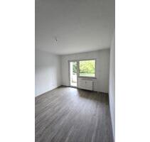 Sehr schöne sanierte 2 Zimmer Wohnung mit Balkon in Oberhausen zu vermietenO