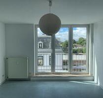 Anfragen NUR per E-Mail. 29 qm 1-Zimmer Wohnung mit Französischer Balkon in der Nähe von Holzhafen und Hbf-Bremerhaven.