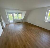 Ruhig, hell, zwei Balkone, drei Zimmer und super Anbindung - Kölln-Reisiek