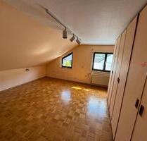 2 Zimmer DG Wohnung mit BalkonWintergarten - Neu-Isenburg