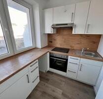 *** 1 Zimmer Wohnung in zentraler Lage mit großem Balkon, Küche, Bad und Fussboden 2022 erneuert *** - Bargteheide
