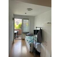 Möbliertes WG Zimmer in einer Zweizimmerwohnung mit Balkon - Düsseldorf Stadtbezirk 3