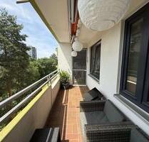 Großzügige 4-Zimmer Wohnung mit Balkon und Garagenstellplatz in Nbg-Langwasser - Nürnberg