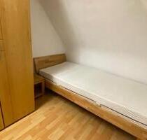 WG-Zimmer in DG-Wohnung - 370,00 EUR Kaltmiete, ca.  10,00 m² in Reutlingen (PLZ: 72770) Reutlingen-Betzingen