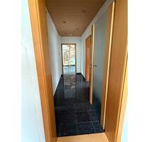 Freistehende 2 Etagen 6 Zimmer Wohnung - Hessisch Lichtenau