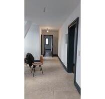 3 Zimmer Wohnung, Küche, Bad und großzügige Diele - Niederstotzingen