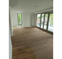Neuwertige 3-Zimmer Wohnung - 2.193,00 EUR Kaltmiete, ca.  129,00 m² in Erkner (PLZ: 15537)