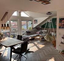 Lichtdurchflutete 3-Zimmer DG Wohnung in Hohenbrunn
