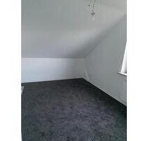 5 Zimmer Wohnung mit Balkon - 1.300,00 EUR Kaltmiete, ca.  90,00 m² in Oldenburg (PLZ: 26127) Alexandersfeld