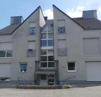 HA: 1 Zimmer, offene Küche, Diele, Badezimmer mit Badewanne, großes Wohnzimmer, Kellerraum, Pkw-Stellplatz - Niederkrüchten