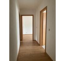 Frisch saniert, 2 Zimmer mit Balkon - Dessau-Roßlau