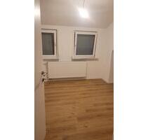 3-Zimmer DG Wohnung Höfingen - 1.200,00 EUR Kaltmiete, in Leonberg (PLZ: 71229)