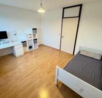 WG-Zimmer 3WG：Holderlinstreet - 310,00 EUR Kaltmiete, ca.  16,00 m² in Siegen (PLZ: 57076) Weidenau