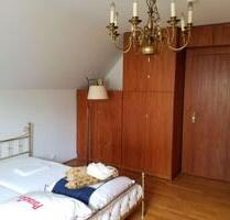 für Studenten: Einlieger Zimmer & Küche in Einfamilienhaus-WG - München Berg am Laim