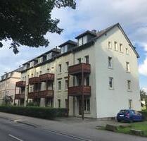 Tolle Single Wohnung - 2 Zimmer mit sep. Küche + Tageslichtbad! Parkplatz im Hof! - Pirna