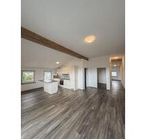 Moderne 3 Zimmer Dachgeschosswohnung mit Balkon in Weiden - Weiden in der Oberpfalz