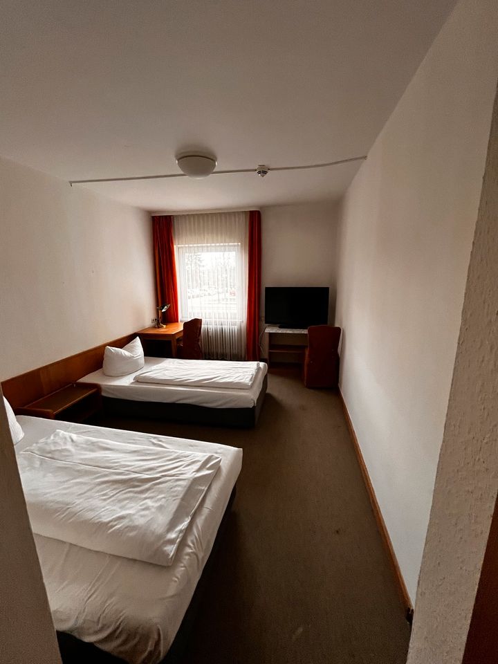 Zimmer für 1 oder 2 Personen mit Gemeinschaftsküche - Augsburg Oberhausen