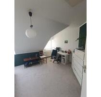 2 Zimmer Dachgeschoss Wohnung - 600,00 EUR Kaltmiete, in Braunschweig (PLZ: 38100)