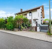 Großzügige, möblierte 4,5-Zimmer Wohnung mit zwei Balkonen in ruhiger Lage von Leonberg - ab 1.12.