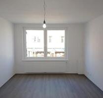 Anfragen NUR per E-Mail. Top sanierte 3-Zimmer Wohnung im 1-OG mit moderne Badezimmer und AK. - Bremerhaven