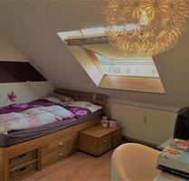 ### charmante 2 Zimmer DG Whg, mit EBK, ab 01.01. - Duisburg Mittelmeiderich