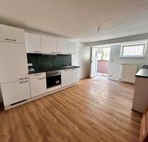 Stilvolle, neu renovierte 2,5 Zimmer Souterrain Wohnung - Oberursel (Taunus)