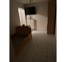 Kleines Zimmer ohne Küche - 350,00 EUR Kaltmiete, ca.  15,00 m² in Tuttlingen (PLZ: 78532)