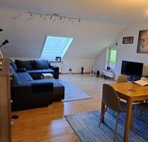 Helle und gepflegte 2,5 Zimmer Dachgeschosswohnung mit Balkon - Bad Ditzenbach