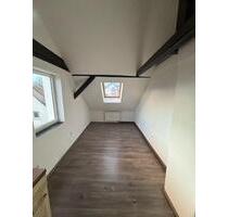 Charmantes komplett renoviertes Wg-Zimmer mit einer Küche - Fernwald