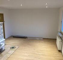 Schöne 3 Zimmer Wohnung (OG + DG) - Solingen