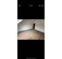 Frisch Sanierte 2 Zimmer Dachgeschoss Wohnung - Düsseldorf Stadtbezirk 9